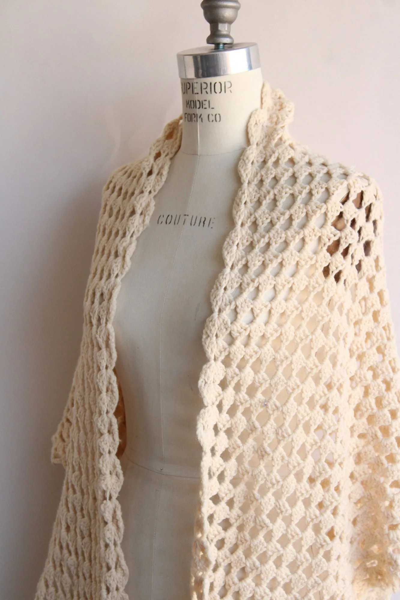 Vintage 1960s 1970s Ivory Knit Shawl