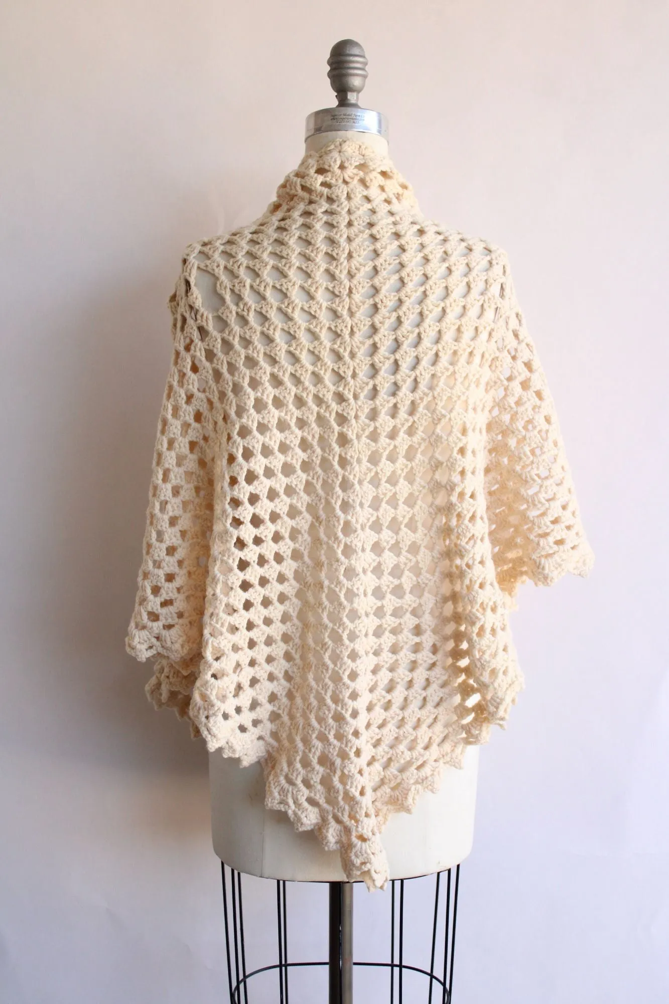 Vintage 1960s 1970s Ivory Knit Shawl