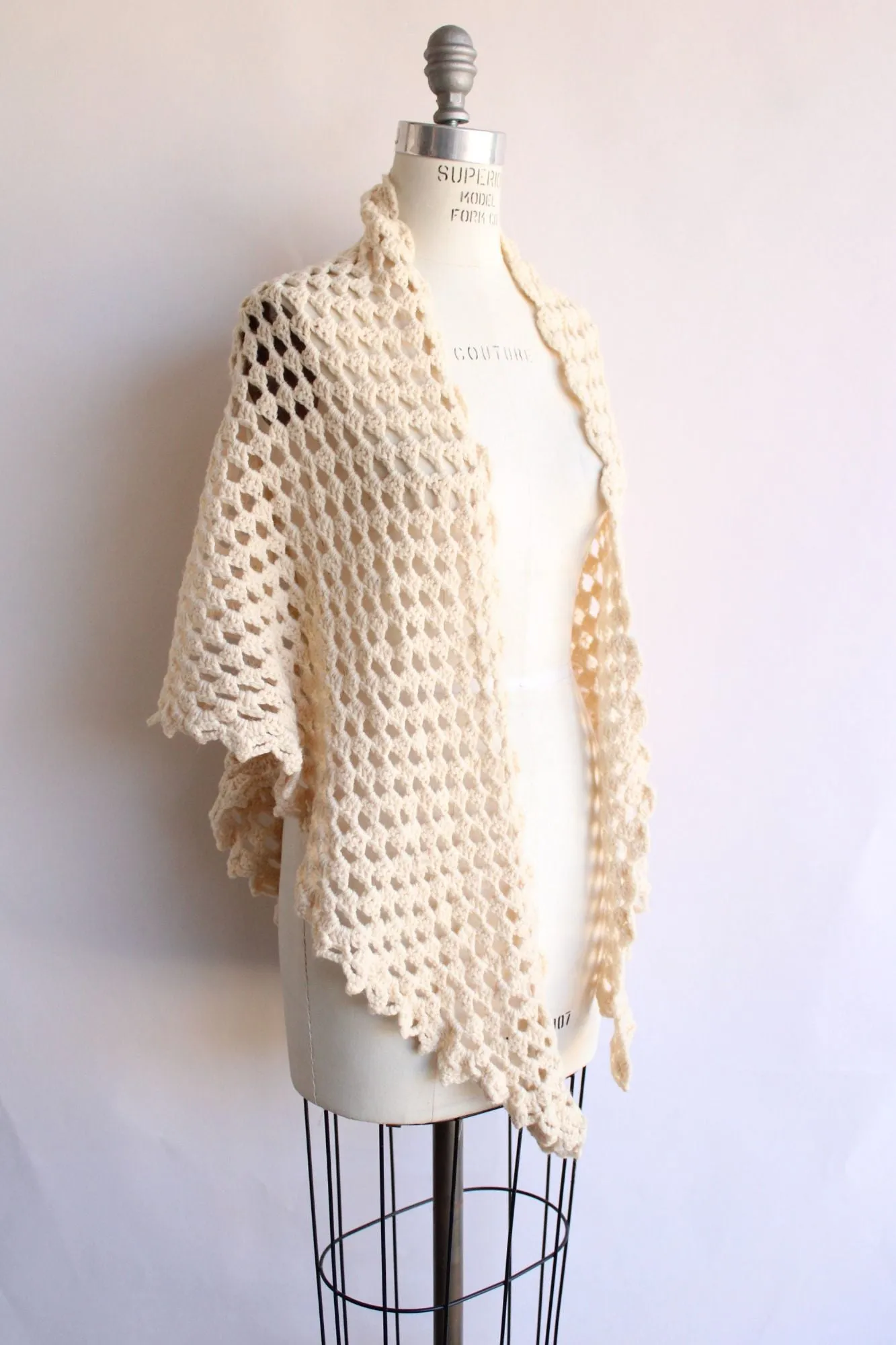 Vintage 1960s 1970s Ivory Knit Shawl